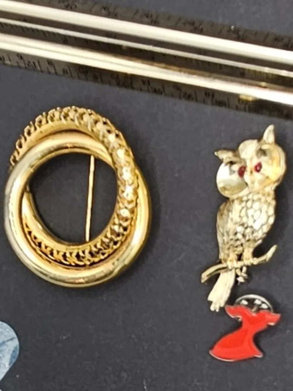 Vintage 1980s Gold Tone Brooch & Pin Lot - Statement & Figural Jewelry (7 Pcs)